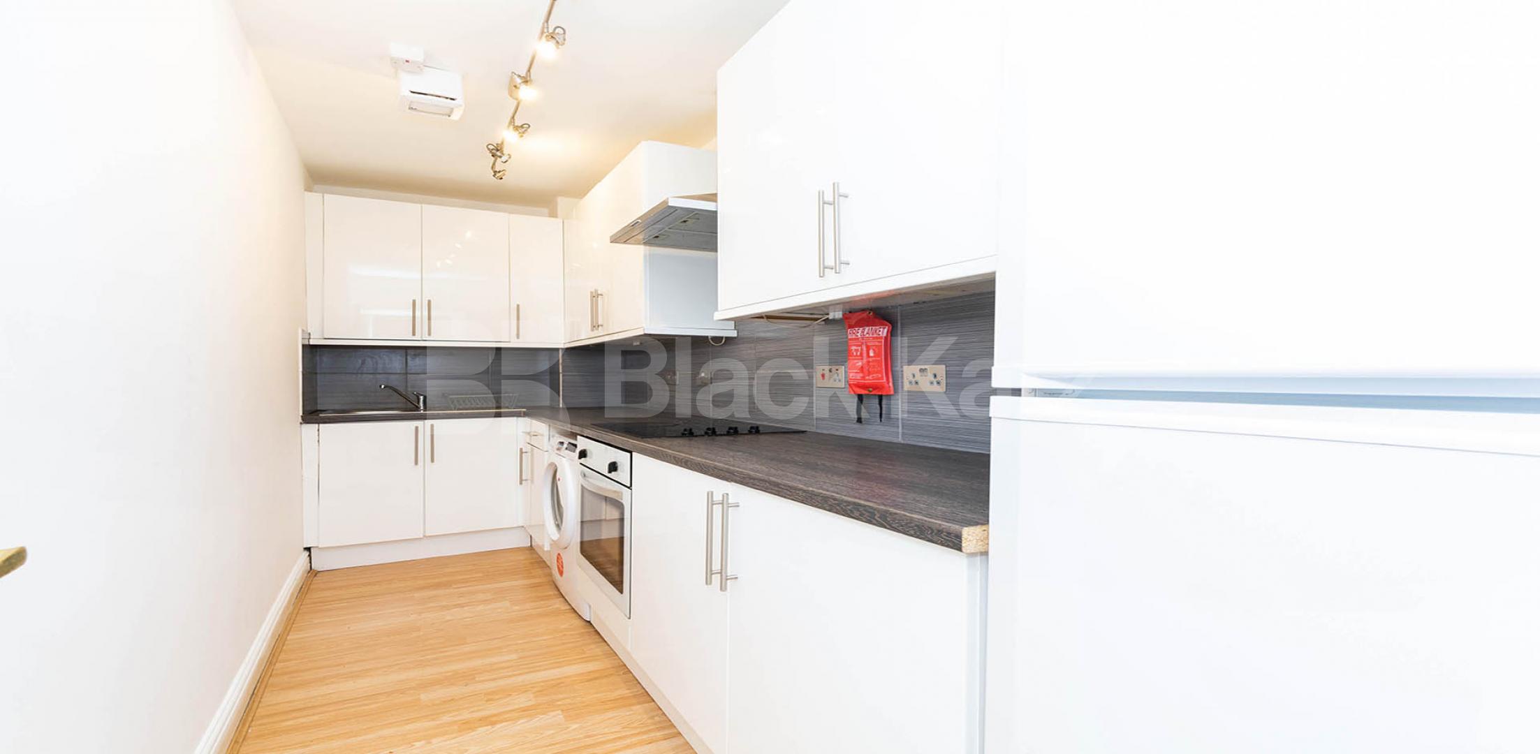 			LARGE 4 BED, 4 Bedroom, 1 bath, 1 reception Flat			 Criterion Mews, UPPER HOLLOWAY 